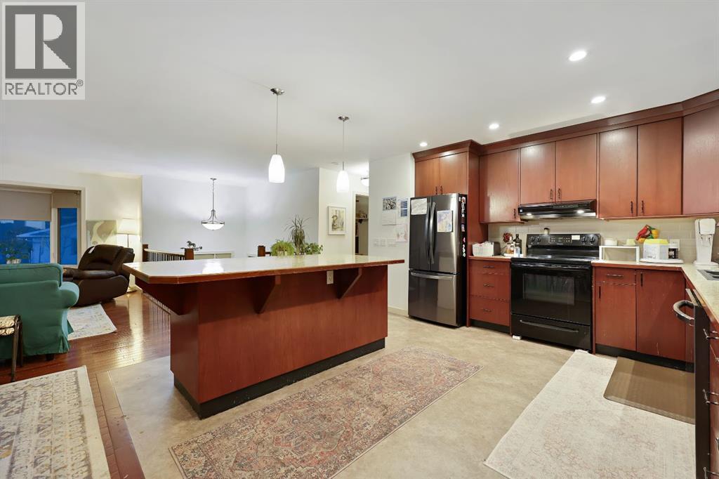 256 Lysander Place Se, Calgary, AB - Indoor Photo Showing Kitchen