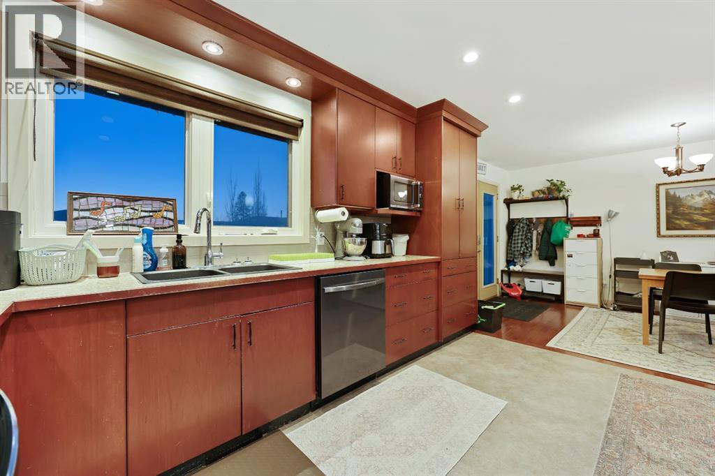 256 Lysander Place Se, Calgary, AB - Indoor Photo Showing Kitchen With Double Sink