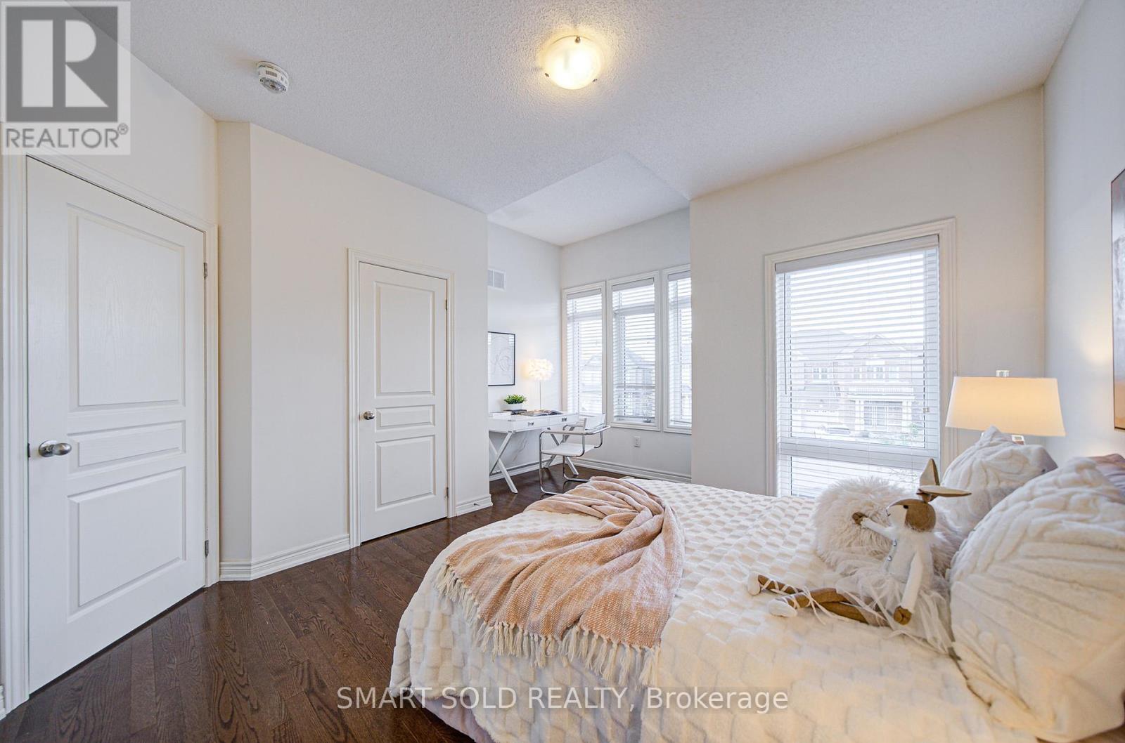 99 Chouinard Way, Aurora, ON - Indoor Photo Showing Bedroom