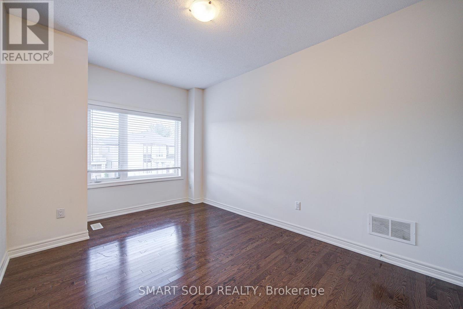 99 Chouinard Way, Aurora, ON - Indoor Photo Showing Other Room