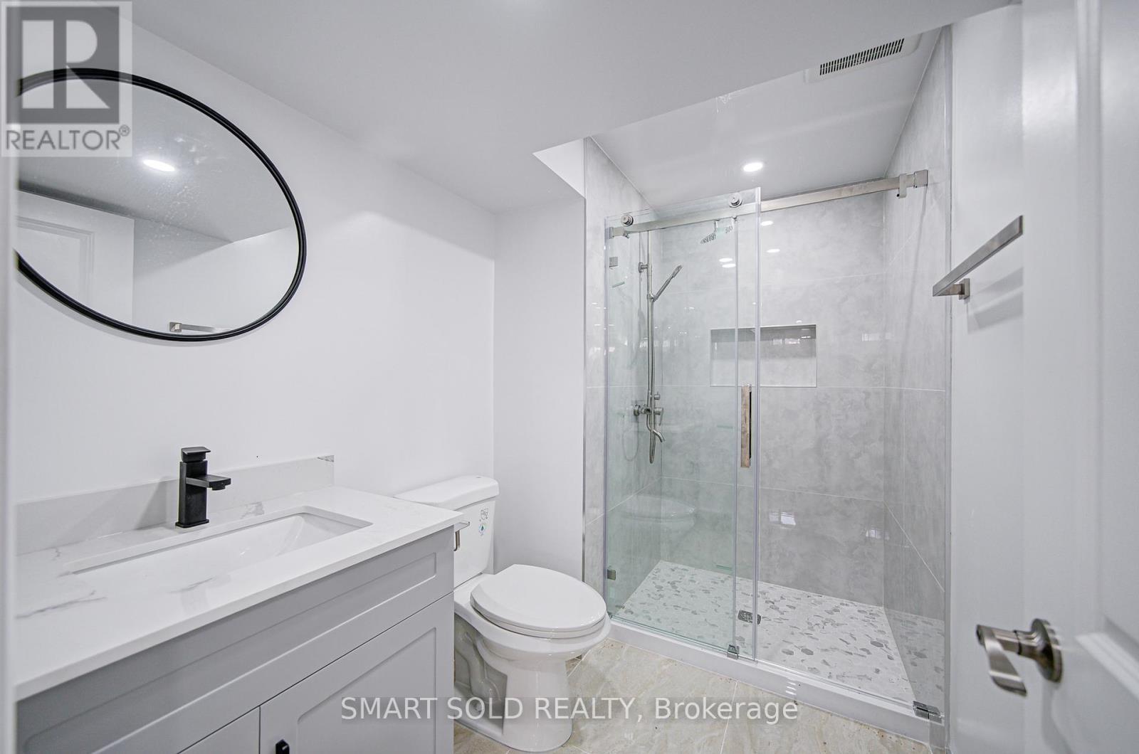 99 Chouinard Way, Aurora, ON - Indoor Photo Showing Bathroom