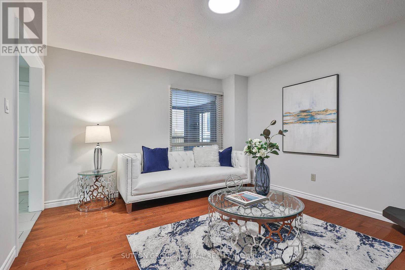 65 Patrice Crescent, Vaughan, ON - Indoor Photo Showing Living Room