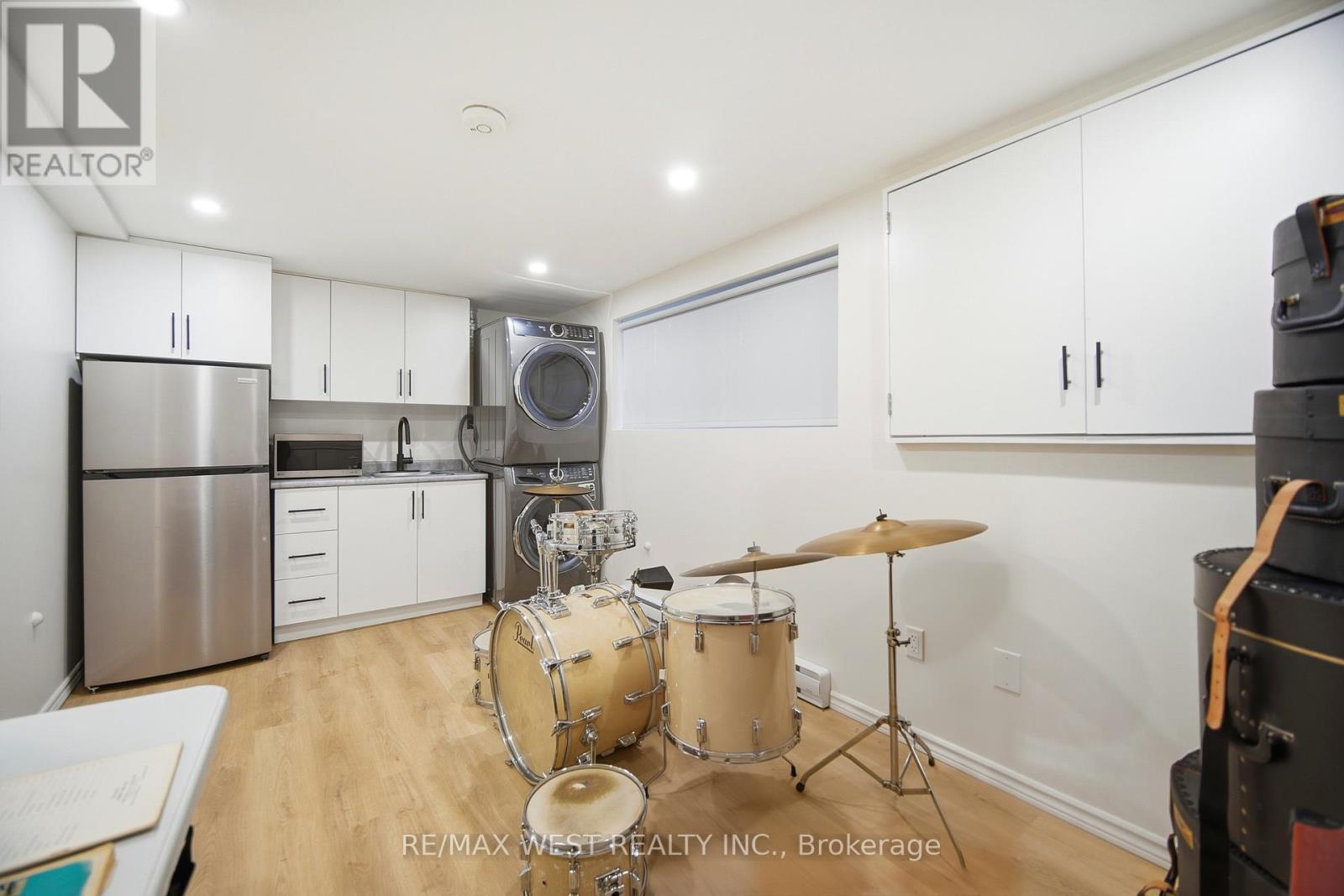 6 Hillpark Trail, Brampton, ON - Indoor Photo Showing Kitchen