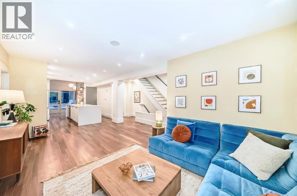 2120 18 Street Sw, Calgary, AB - Indoor Photo Showing Living Room