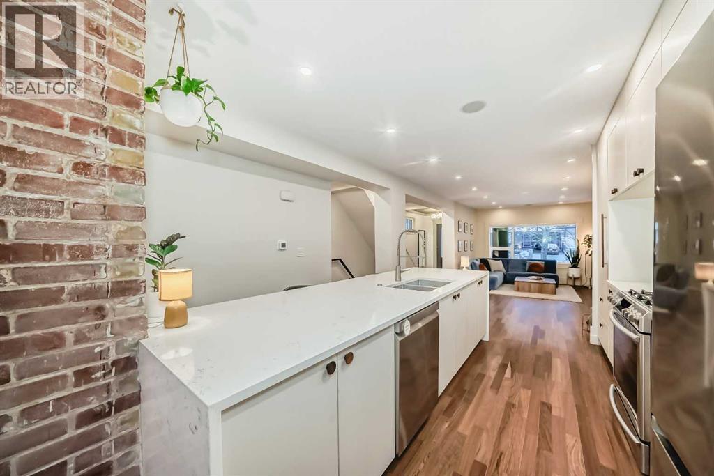 2120 18 Street Sw, Calgary, AB - Indoor Photo Showing Kitchen