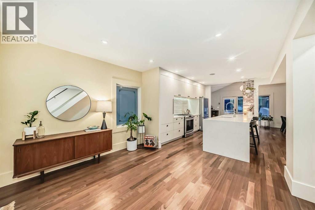 2120 18 Street Sw, Calgary, AB - Indoor Photo Showing Other Room