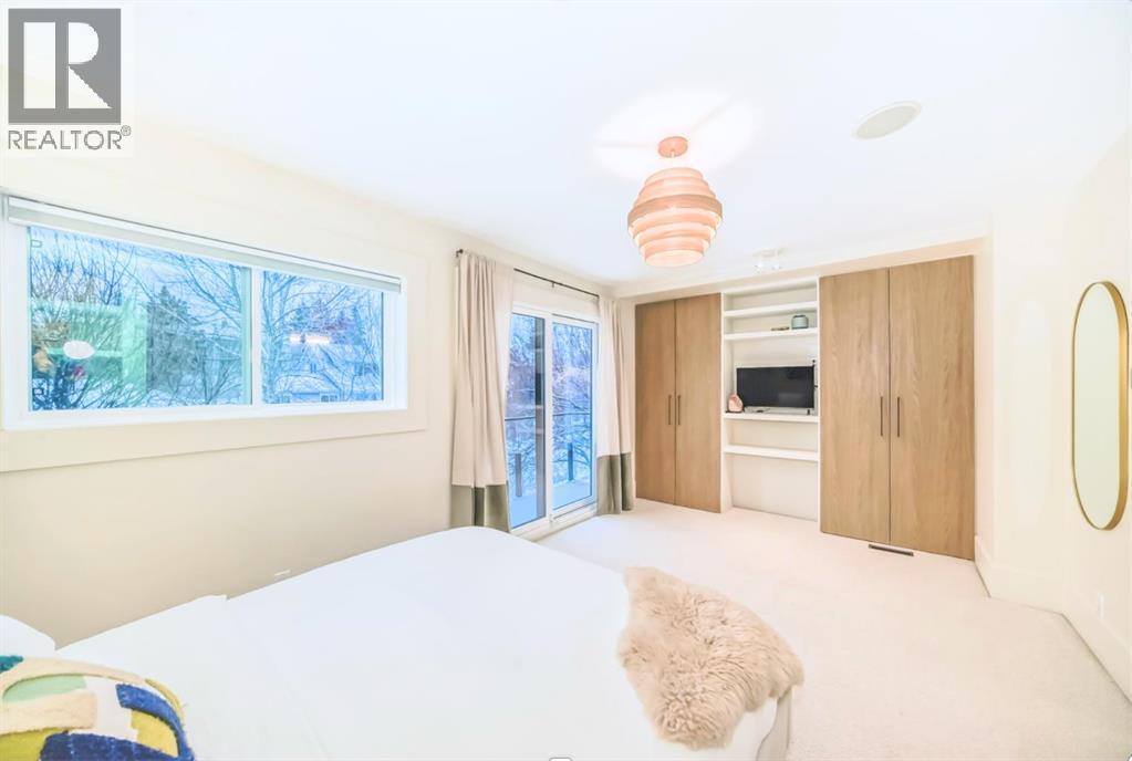 2120 18 Street Sw, Calgary, AB - Indoor Photo Showing Bedroom