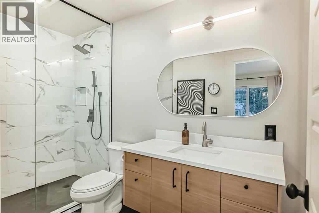 2120 18 Street Sw, Calgary, AB - Indoor Photo Showing Bathroom