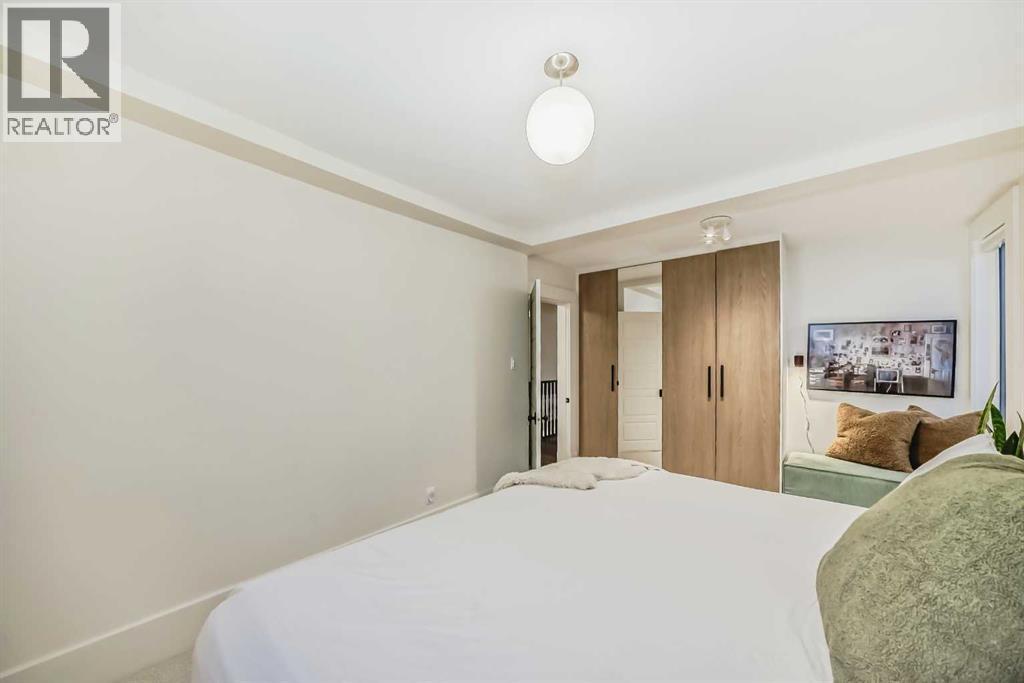 2120 18 Street Sw, Calgary, AB - Indoor Photo Showing Bedroom