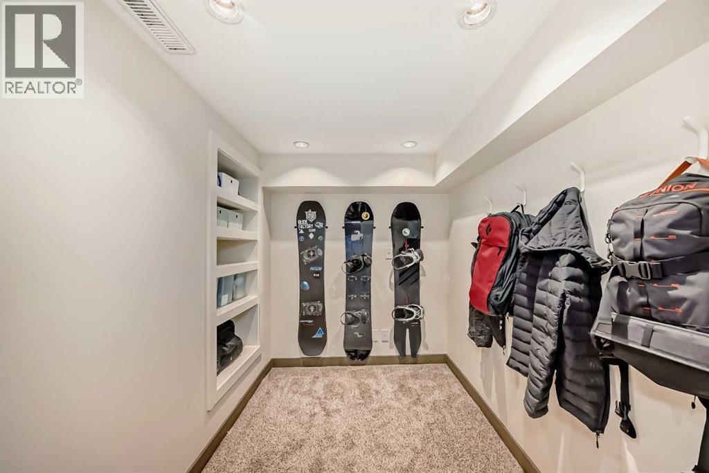 2120 18 Street Sw, Calgary, AB - Indoor Photo Showing Other Room