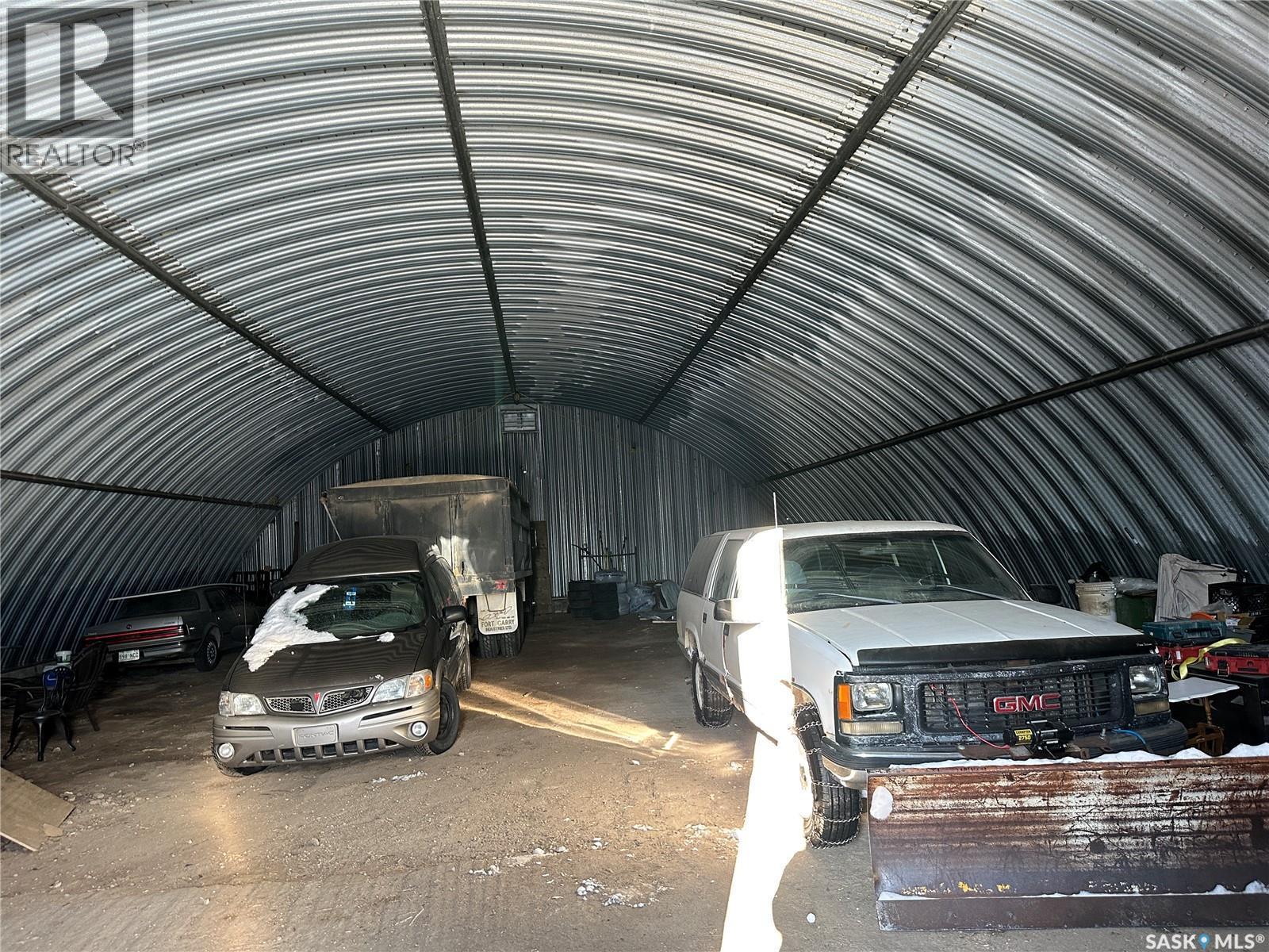 Bowes Acreage, Laird, SK - Photo Showing Garage