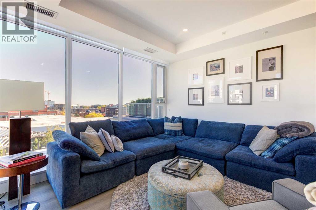 703, 930 16 Avenue Sw, Calgary, AB - Indoor Photo Showing Living Room