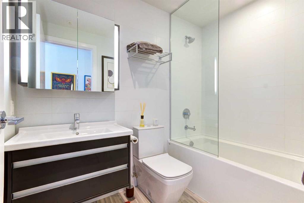 703, 930 16 Avenue Sw, Calgary, AB - Indoor Photo Showing Bathroom