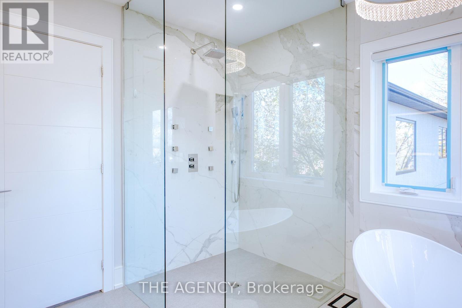 Primary Bath w/curb less and spa shower. - 519 Third Line, Oakville, ON - Indoor Photo Showing Bathroom