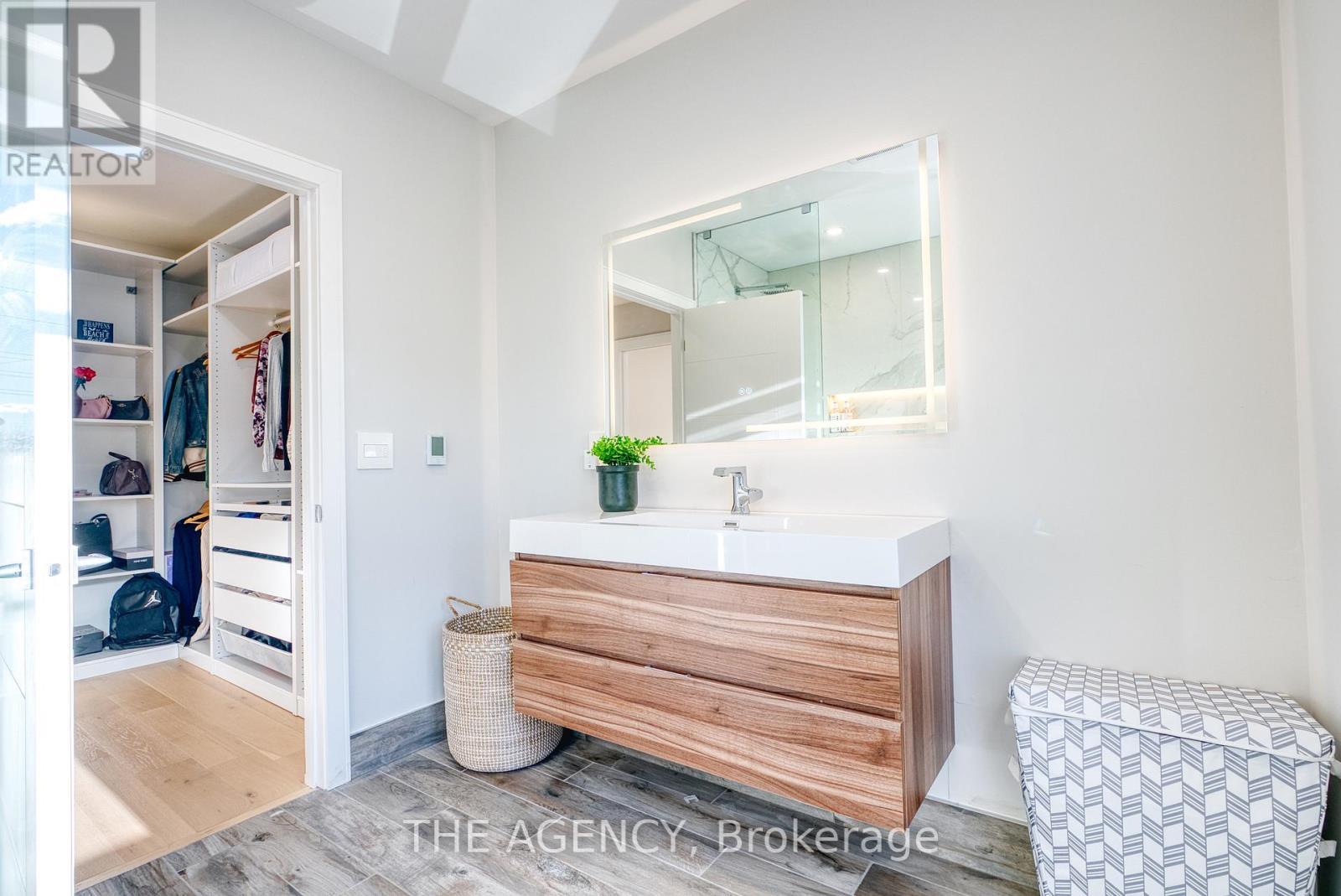 2nd primary bath w/heated floor - 519 Third Line, Oakville, ON - Indoor Photo Showing Bathroom