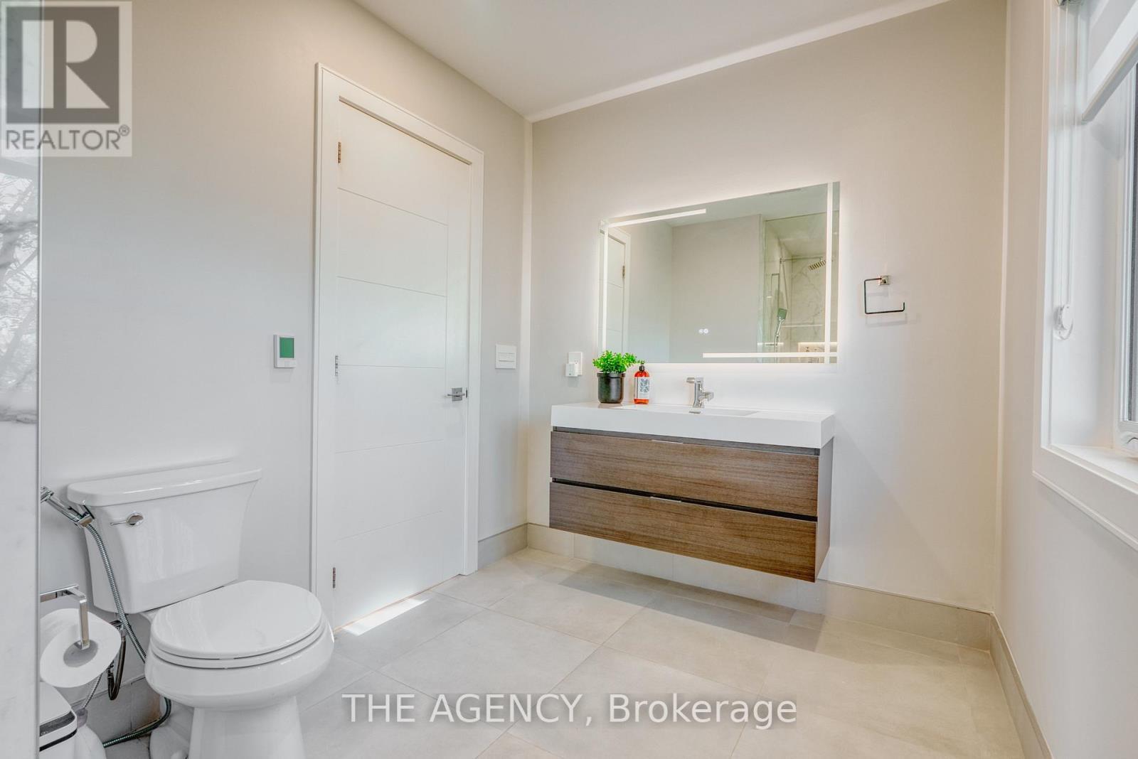 3rd primary bathroom w/heated floor - 519 Third Line, Oakville, ON - Indoor Photo Showing Bathroom