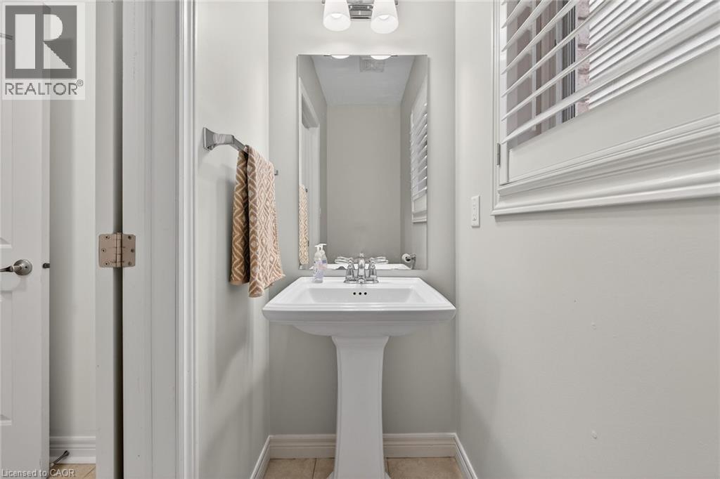 63 Chamomile Drive, Hamilton, ON - Indoor Photo Showing Bathroom