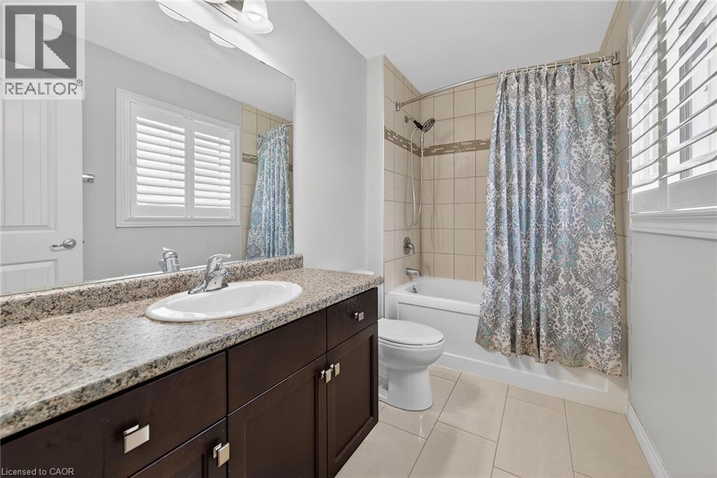 63 Chamomile Drive, Hamilton, ON - Indoor Photo Showing Bathroom