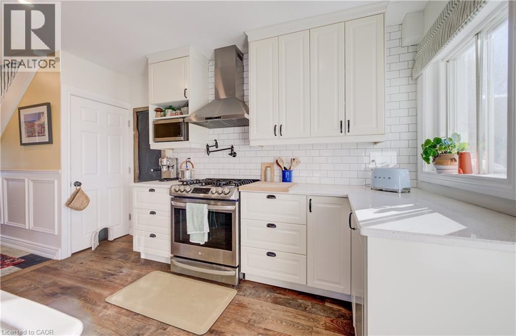 60 Alpine Avenue, Hamilton, ON - Indoor Photo Showing Kitchen