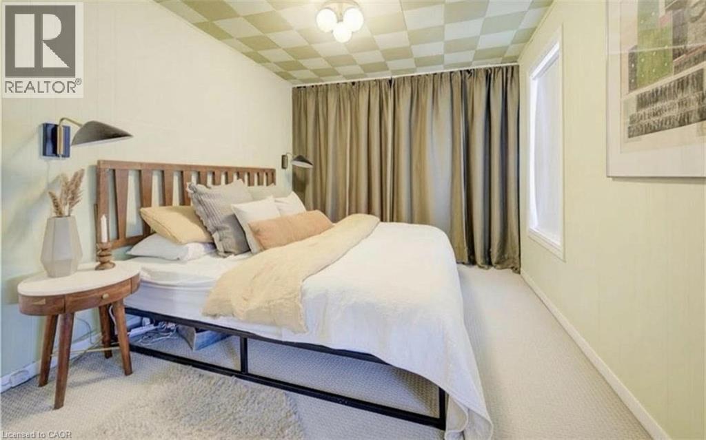 60 Alpine Avenue, Hamilton, ON - Indoor Photo Showing Bedroom
