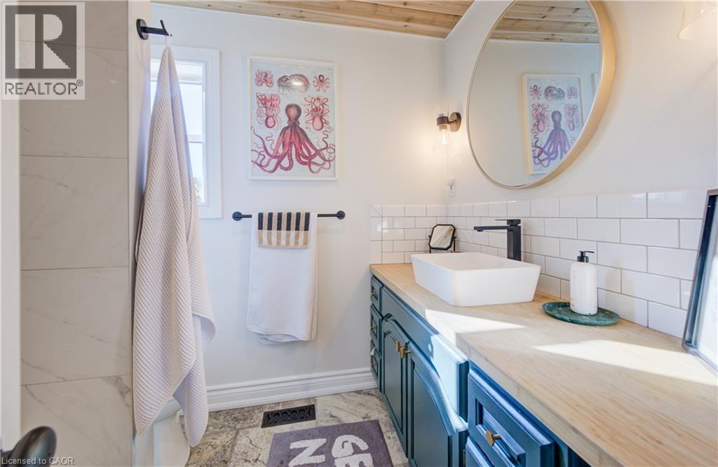 60 Alpine Avenue, Hamilton, ON - Indoor Photo Showing Bathroom