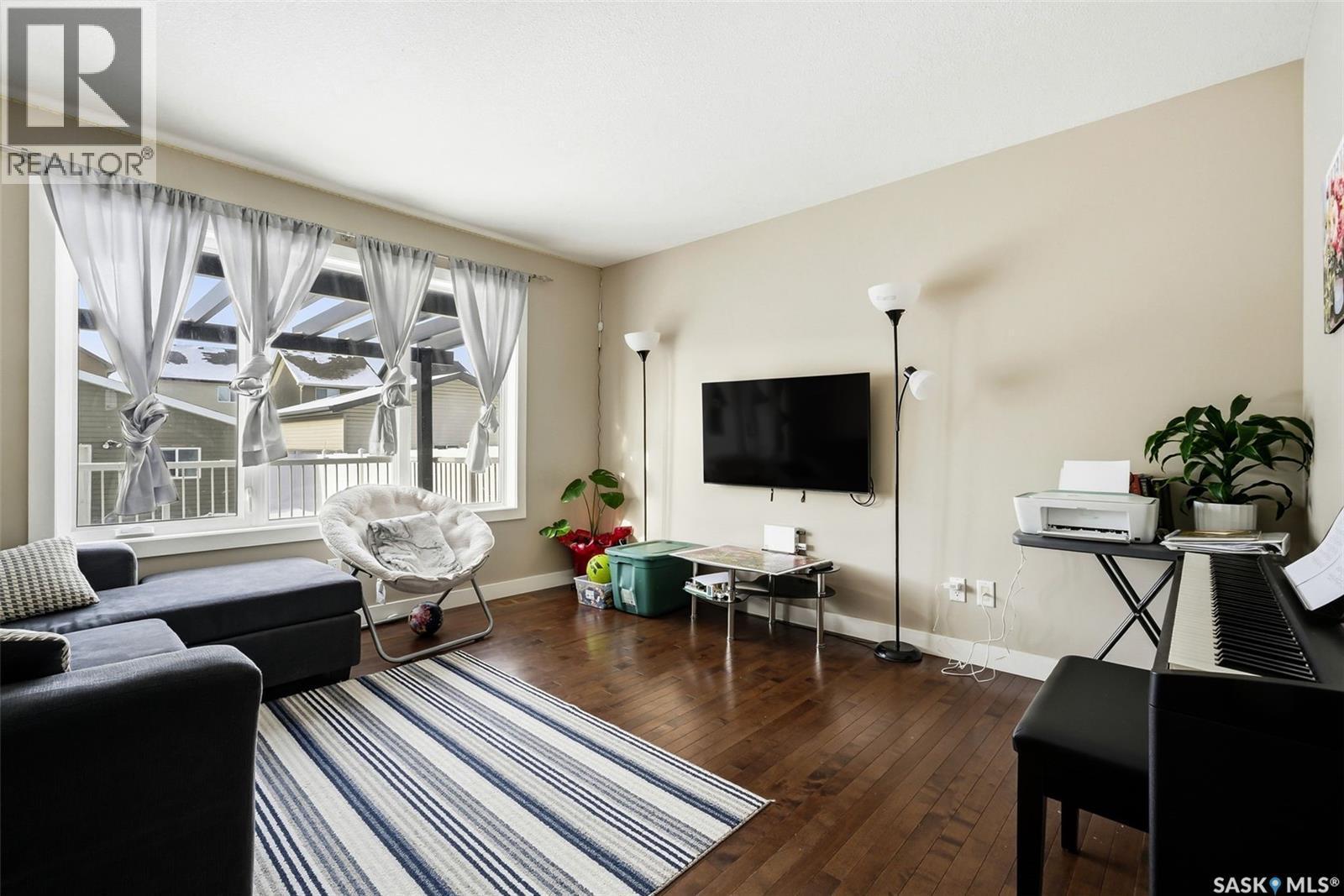 3669 Green Bank Road, Regina, SK - Indoor Photo Showing Living Room