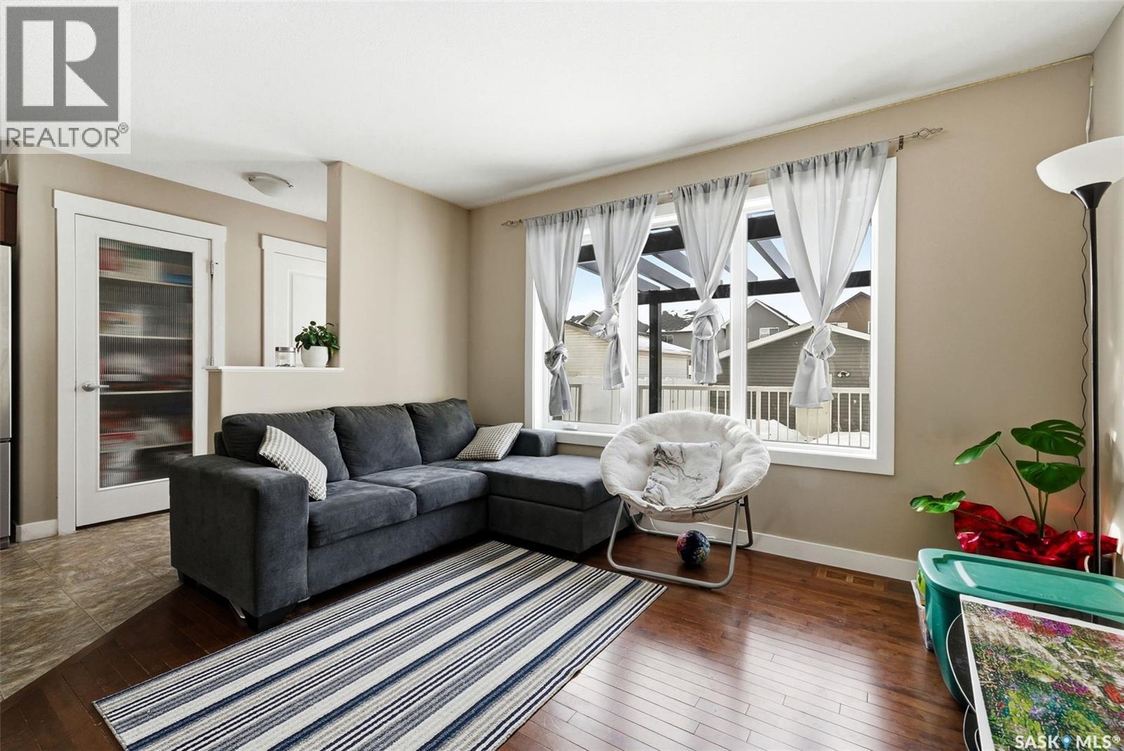 3669 Green Bank Road, Regina, SK - Indoor Photo Showing Living Room
