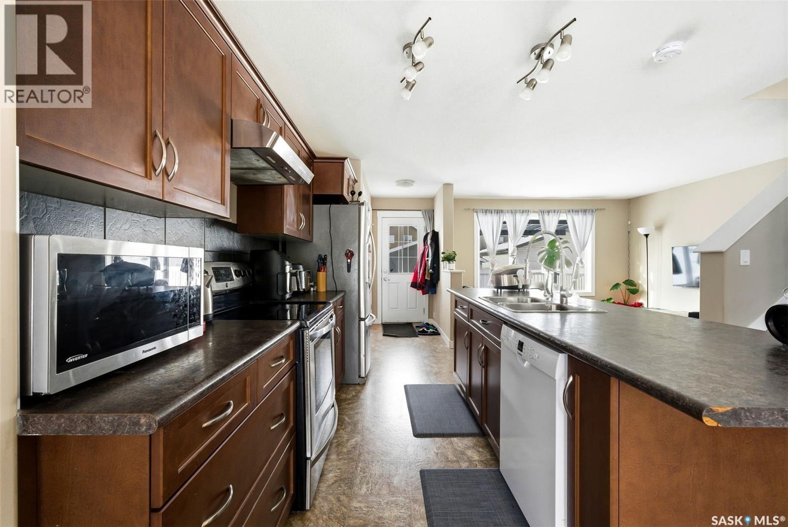 3669 Green Bank Road, Regina, SK - Indoor Photo Showing Kitchen With Double Sink