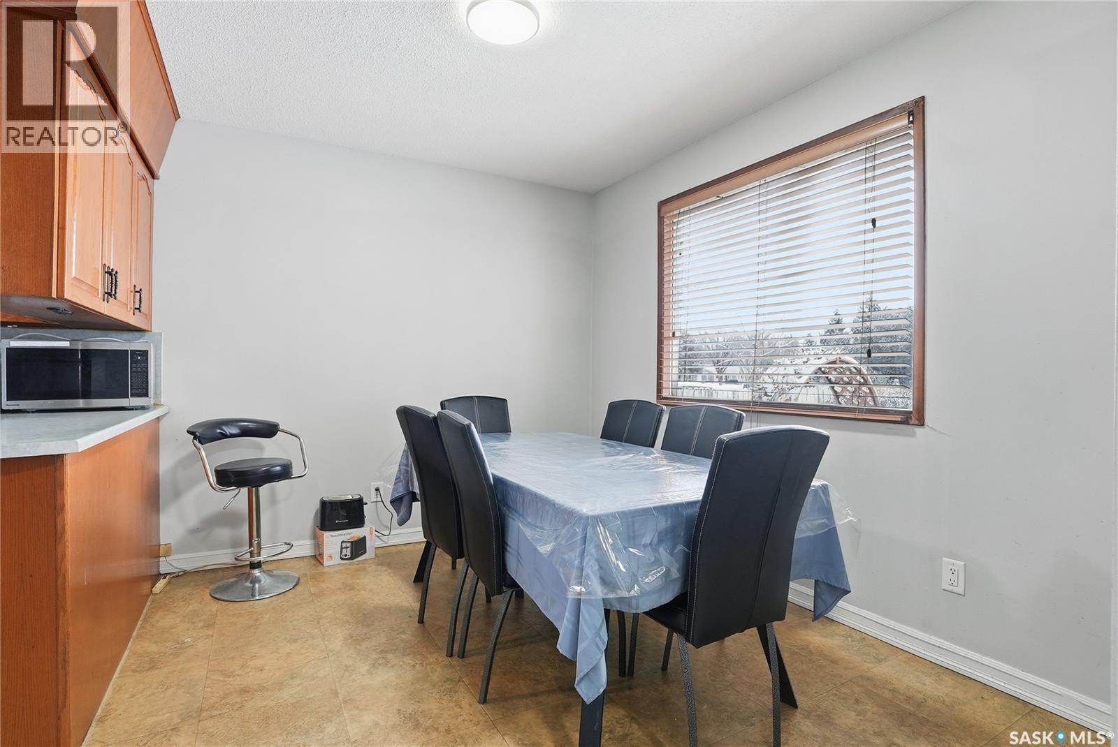 342 Acadia Drive, Saskatoon, SK - Indoor Photo Showing Dining Room