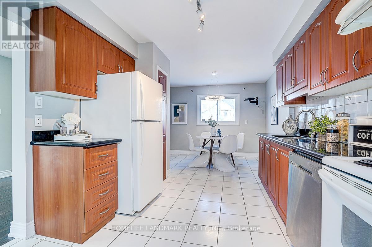 8 - 646 Village Parkway, Markham, ON - Indoor Photo Showing Kitchen