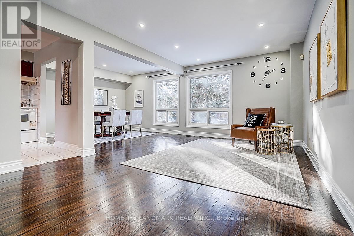 8 - 646 Village Parkway, Markham, ON - Indoor Photo Showing Living Room