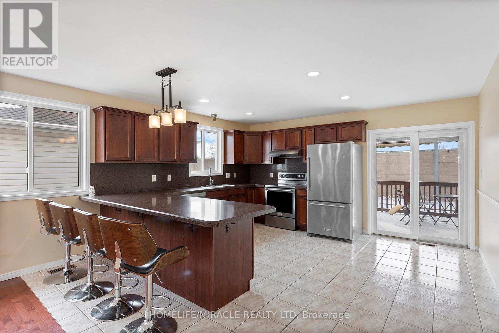 655 Alpenrose Court, Windsor, ON - Indoor Photo Showing Kitchen With Stainless Steel Kitchen