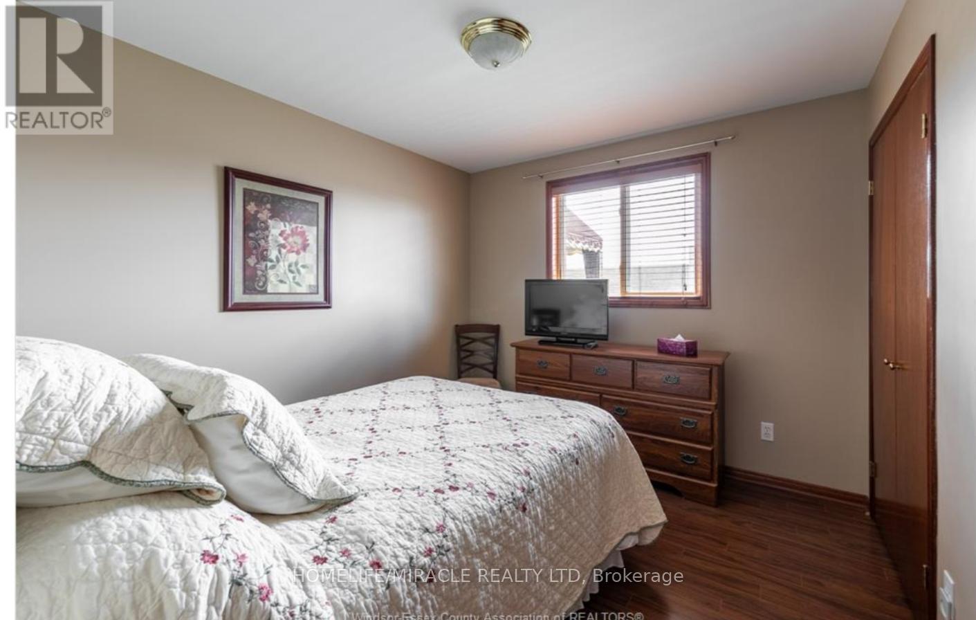 655 Alpenrose Court, Windsor, ON - Indoor Photo Showing Bedroom