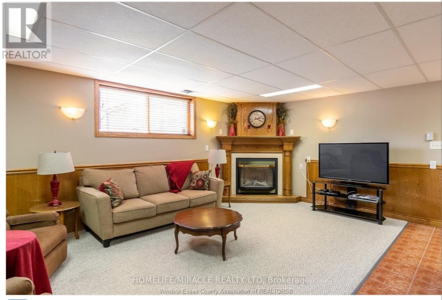 655 Alpenrose Court, Windsor, ON - Indoor Photo Showing Living Room With Fireplace