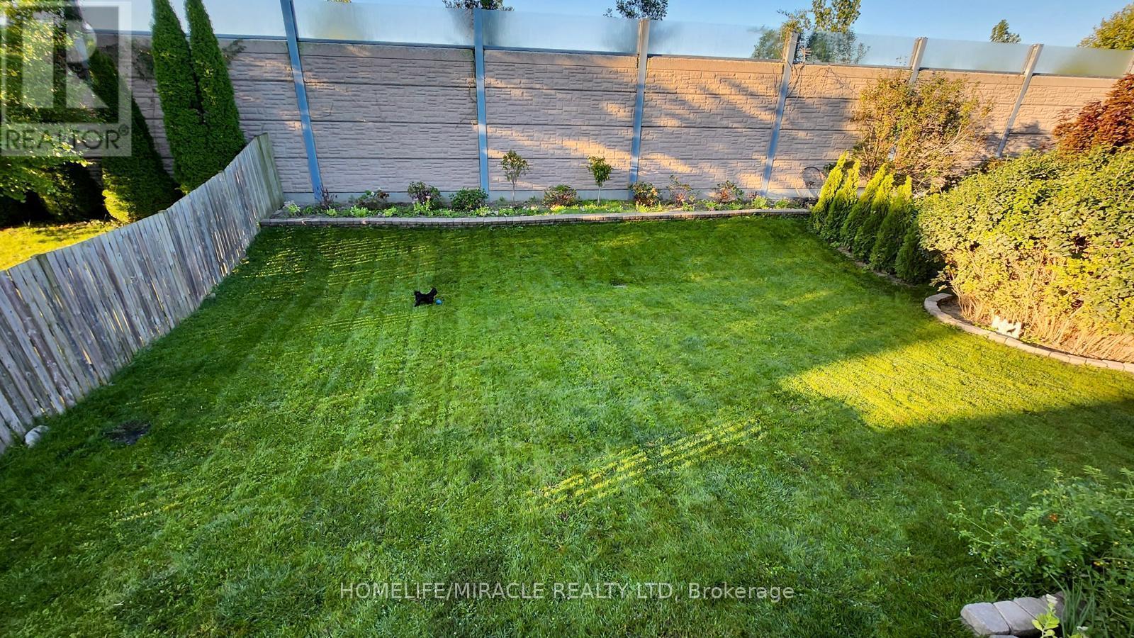 655 Alpenrose Court, Windsor, ON - Outdoor