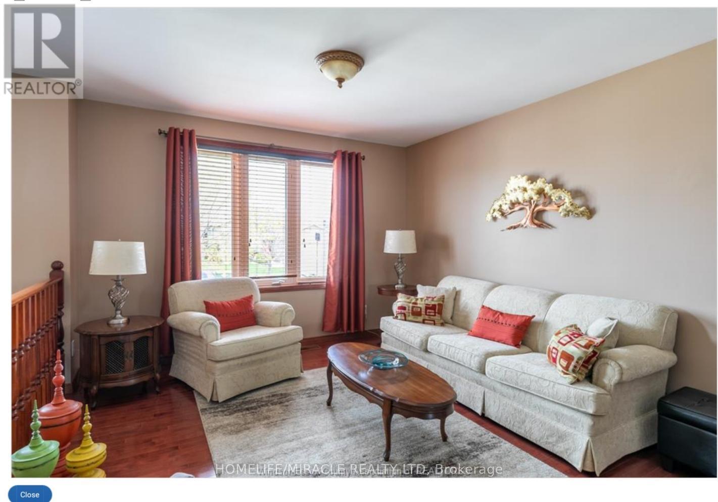 655 Alpenrose Court, Windsor, ON - Indoor Photo Showing Living Room