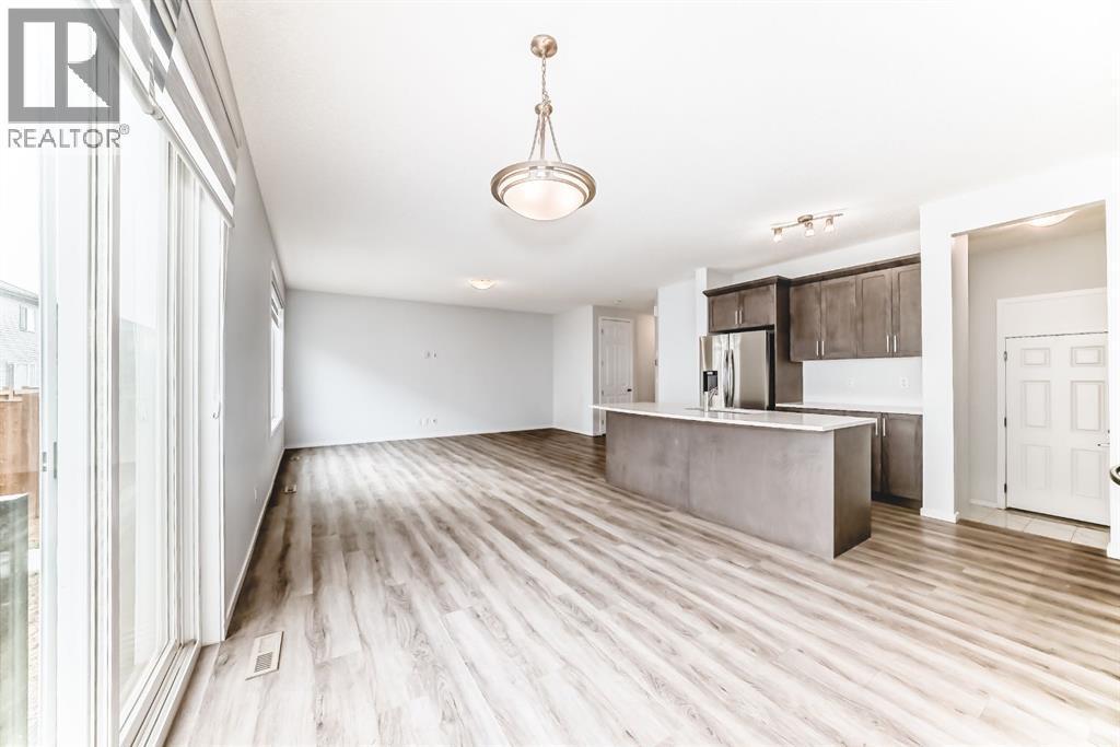 140 Carringham Road Nw, Calgary, AB - Indoor Photo Showing Kitchen