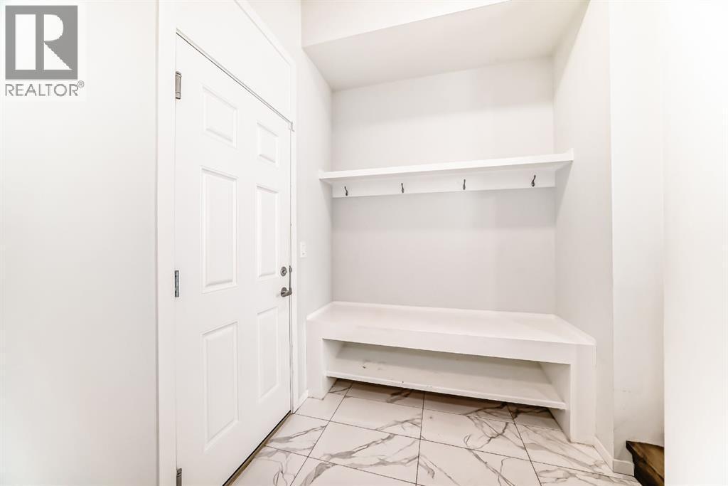 140 Carringham Road Nw, Calgary, AB - Indoor