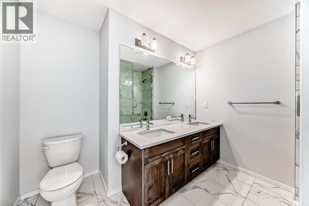 140 Carringham Road Nw, Calgary, AB - Indoor Photo Showing Bathroom