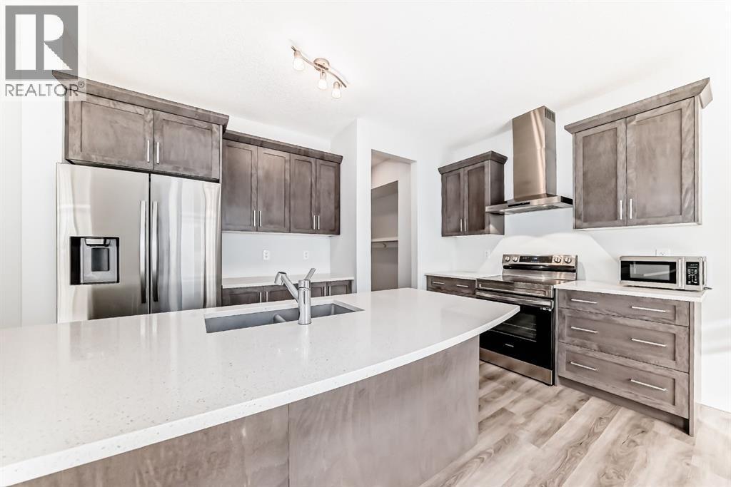 140 Carringham Road Nw, Calgary, AB - Indoor Photo Showing Kitchen With Upgraded Kitchen