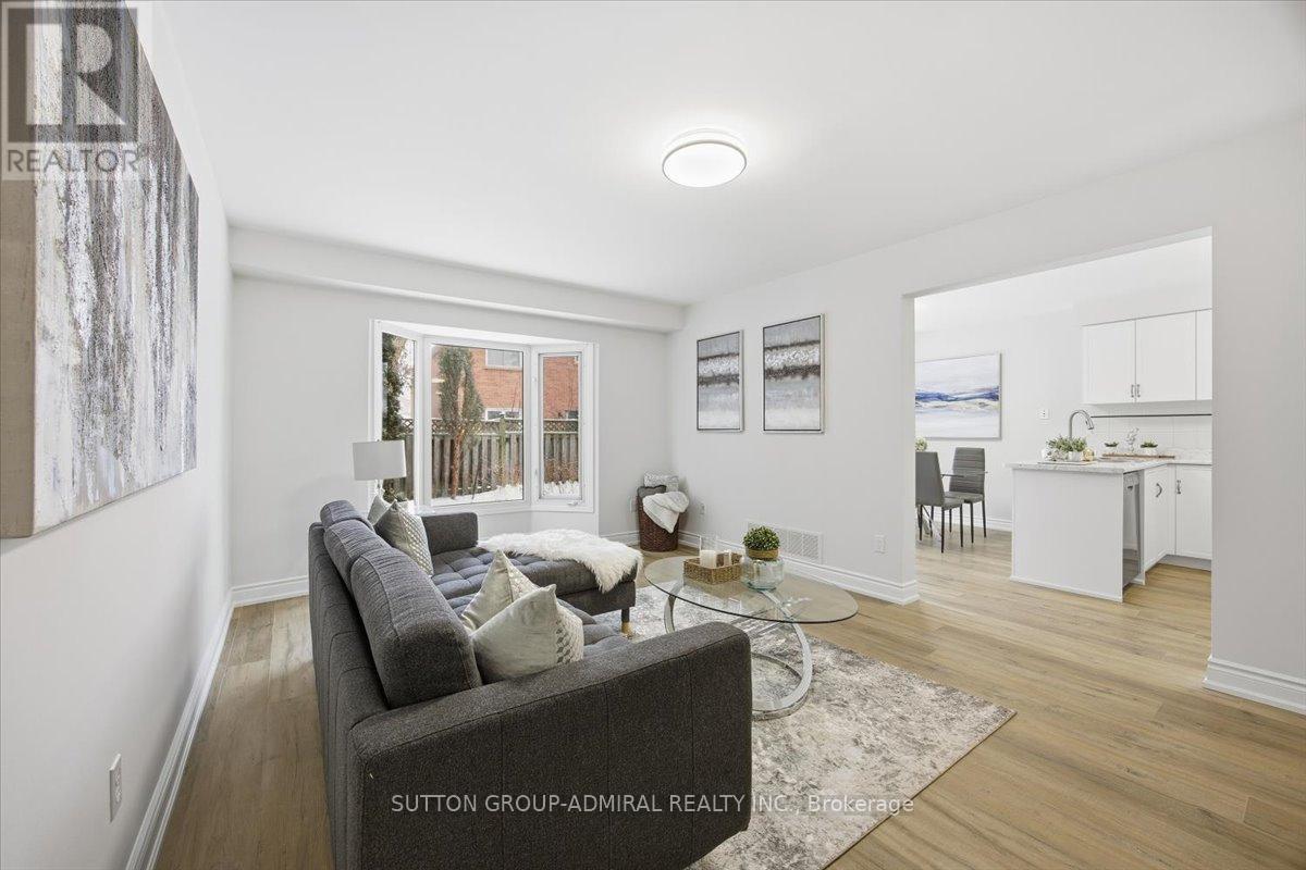 137 Chelwood Drive, Vaughan, ON - Indoor Photo Showing Living Room