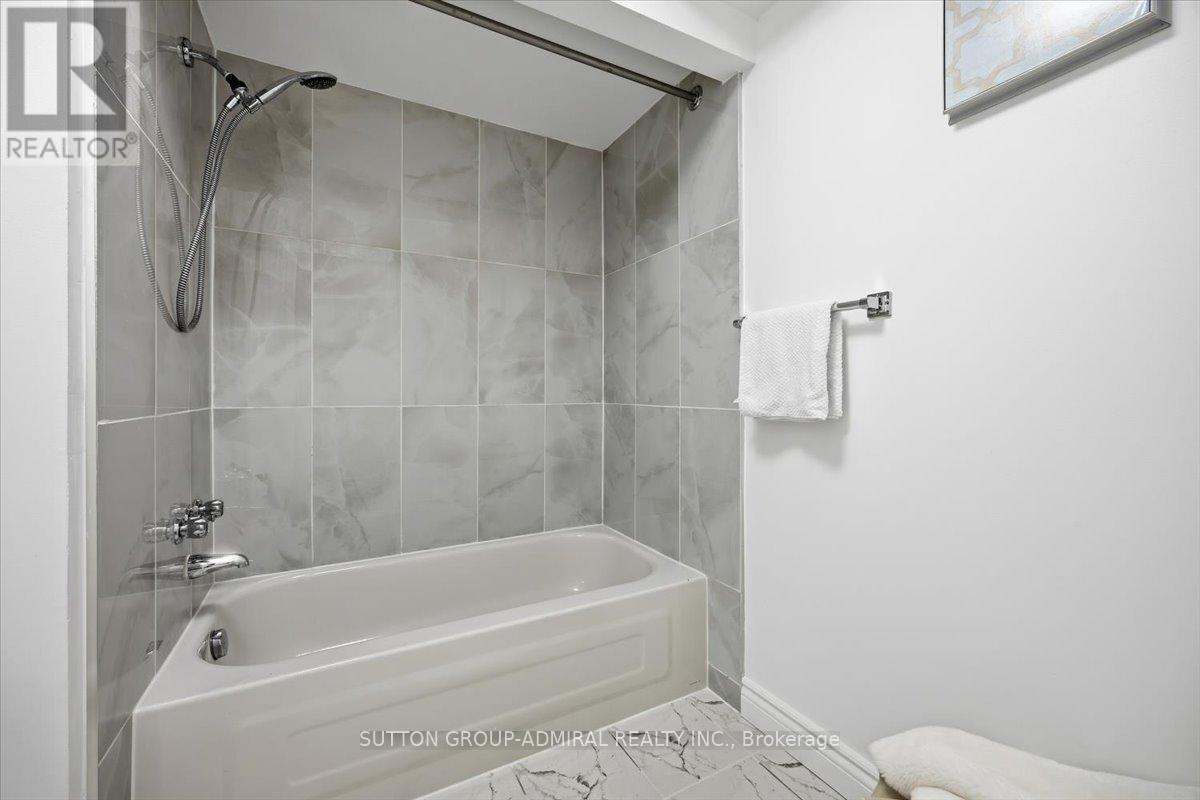 137 Chelwood Drive, Vaughan, ON - Indoor Photo Showing Bathroom