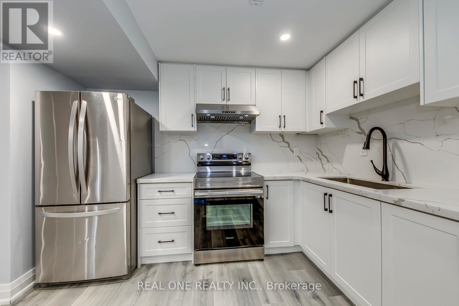 6150 Duford Drive, Mississauga, ON - Indoor Photo Showing Kitchen