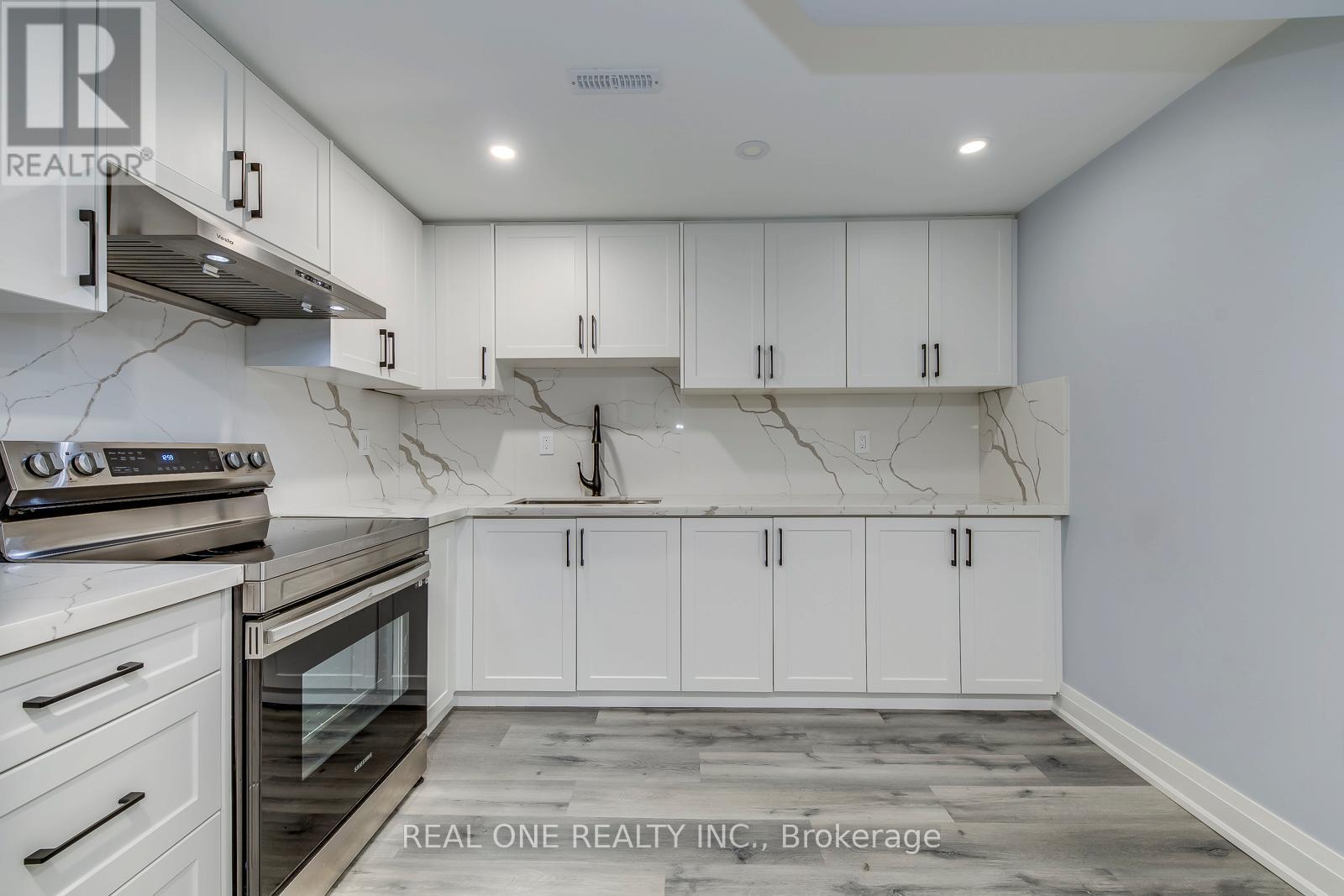 6150 Duford Drive, Mississauga, ON - Indoor Photo Showing Kitchen