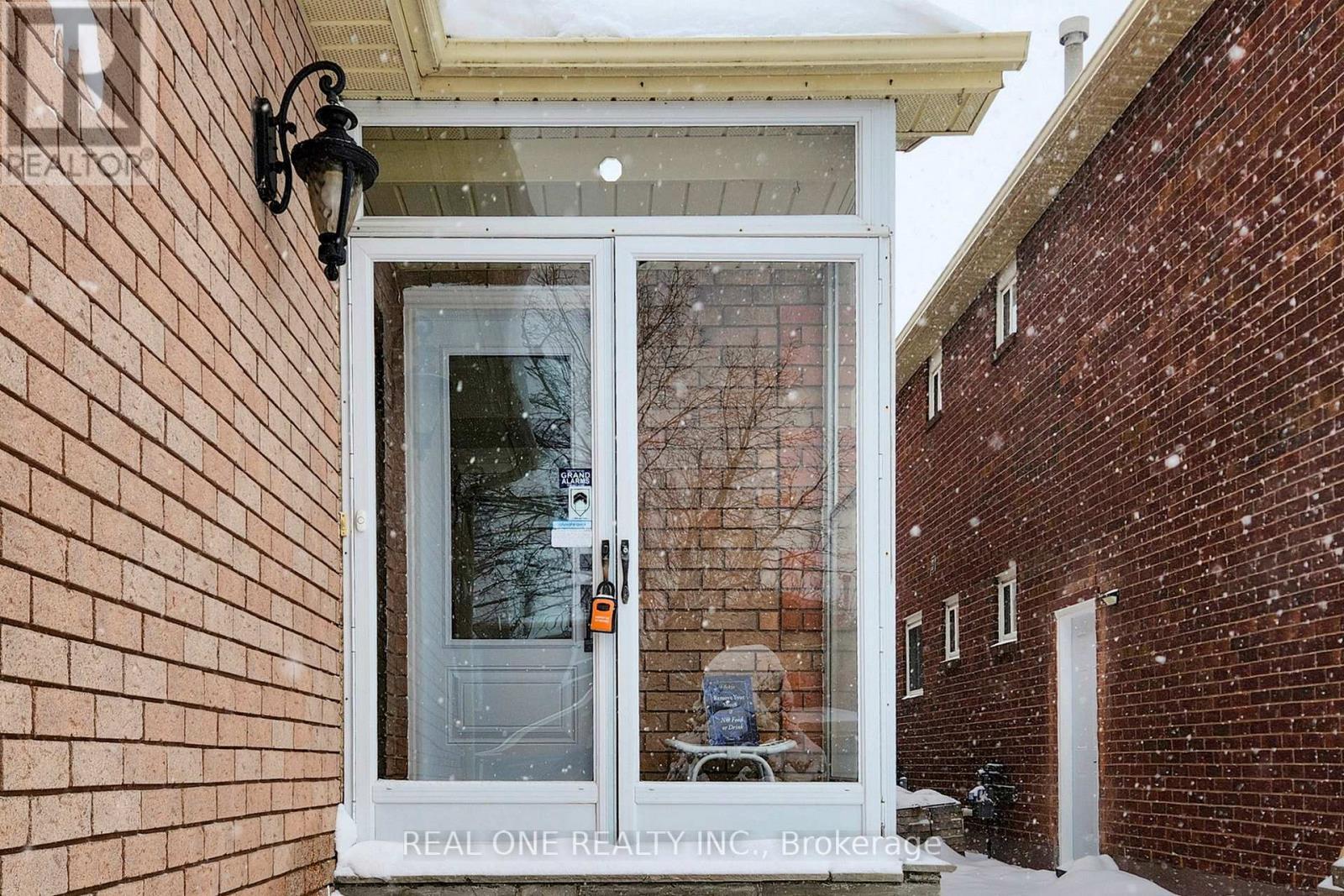 10 Squire Drive, Richmond Hill, ON - Outdoor With Exterior