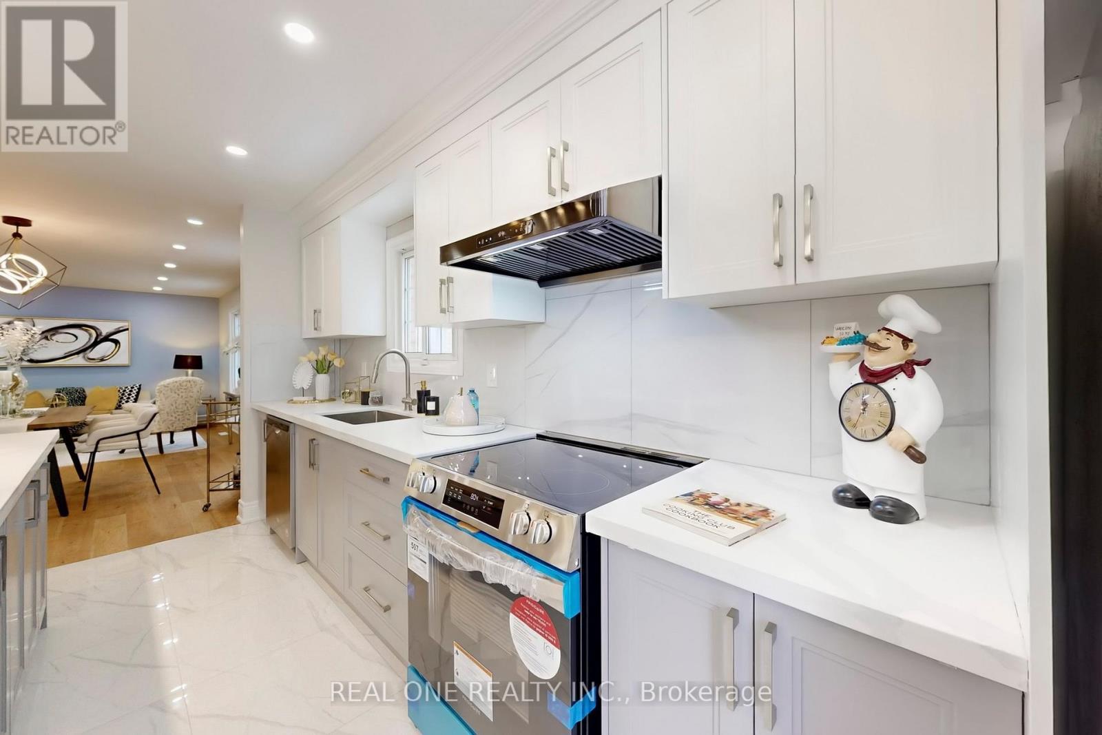 10 Squire Drive, Richmond Hill, ON - Indoor Photo Showing Kitchen