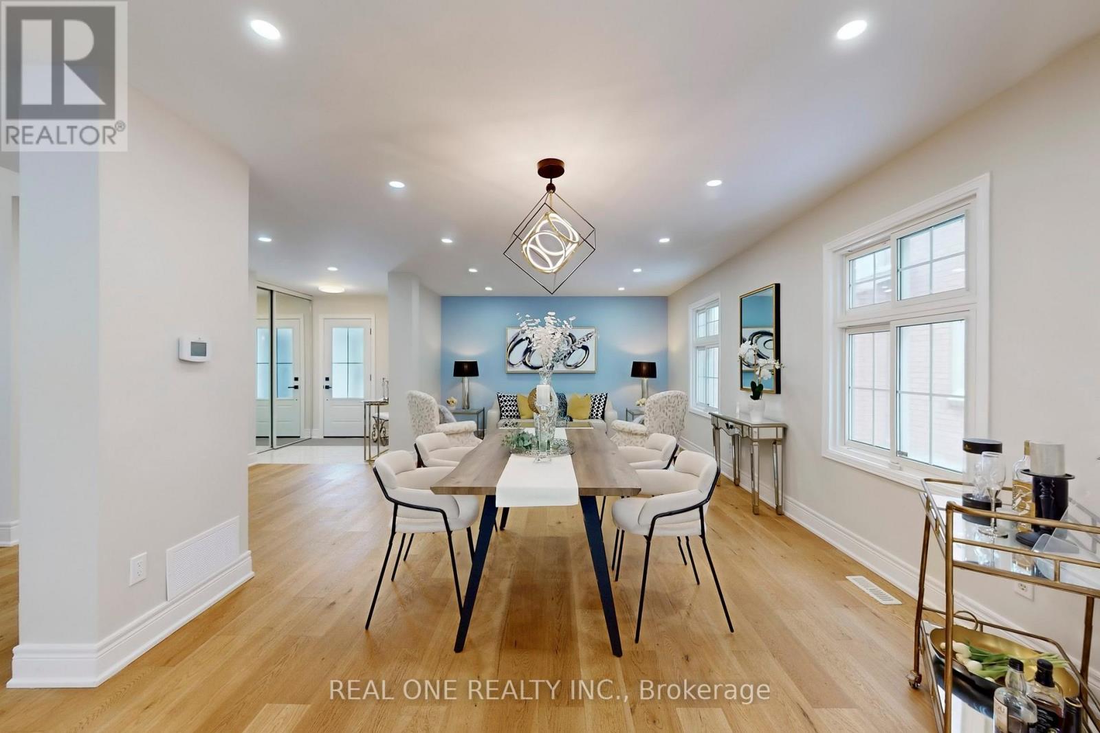 10 Squire Drive, Richmond Hill, ON - Indoor Photo Showing Dining Room