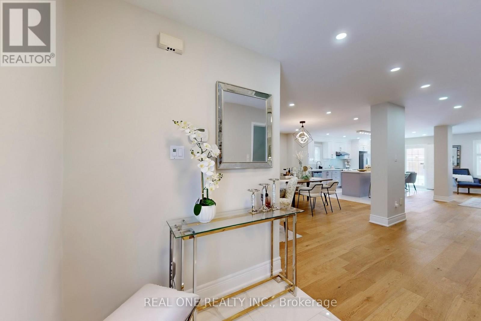 10 Squire Drive, Richmond Hill, ON - Indoor Photo Showing Other Room