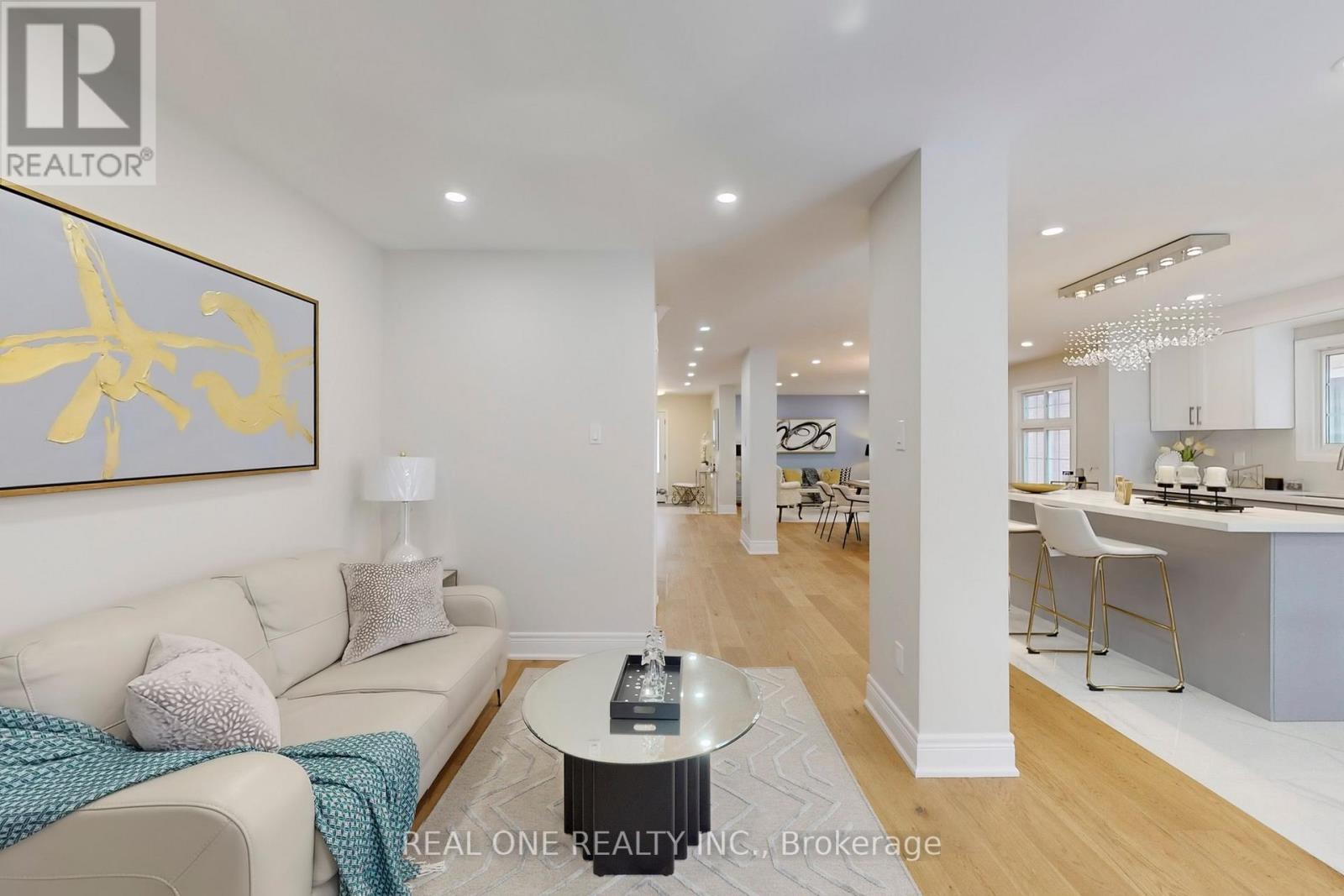 10 Squire Drive, Richmond Hill, ON - Indoor Photo Showing Living Room