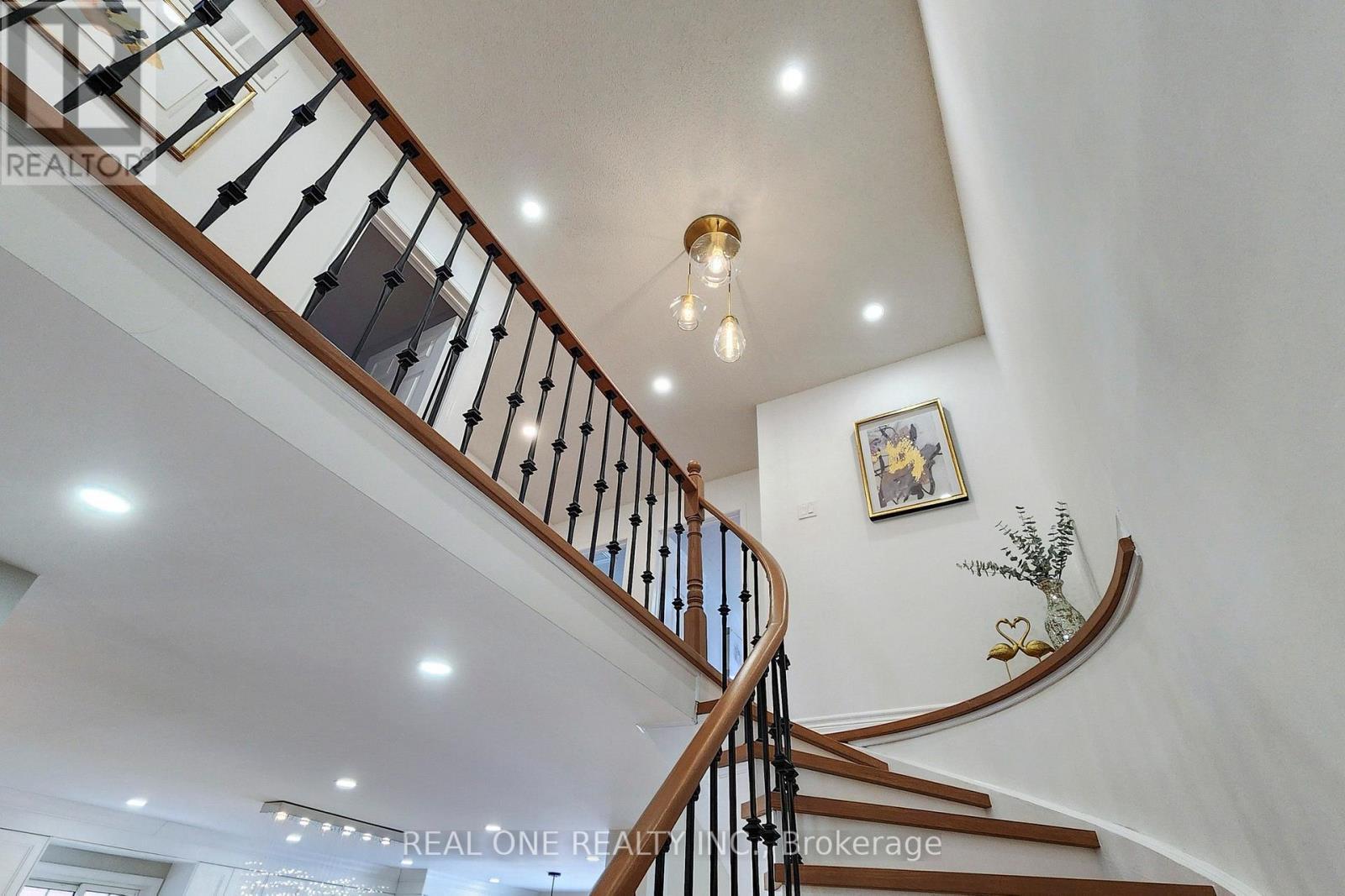 10 Squire Drive, Richmond Hill, ON - Indoor Photo Showing Other Room